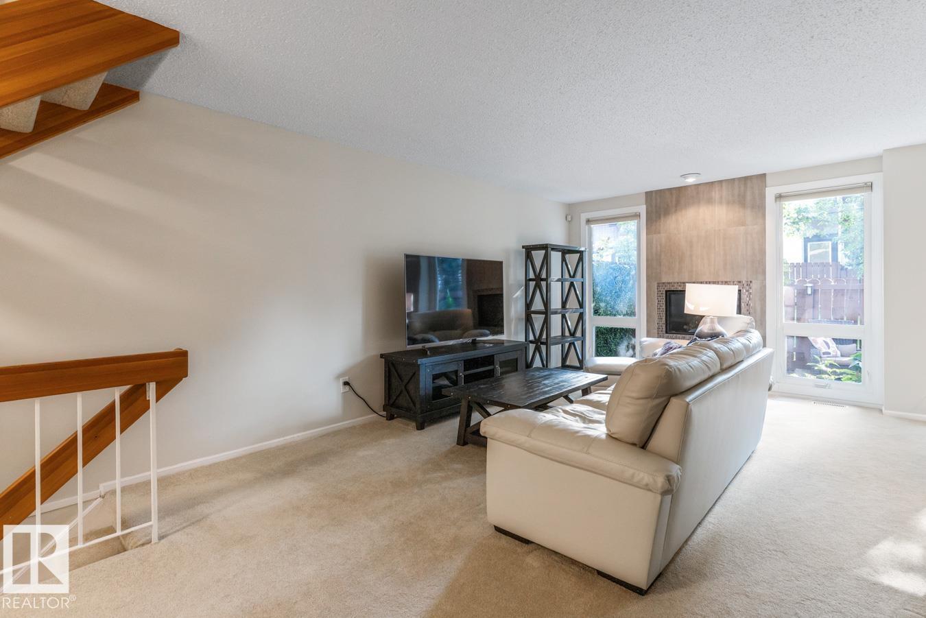 90 HEARTHSTONE NW