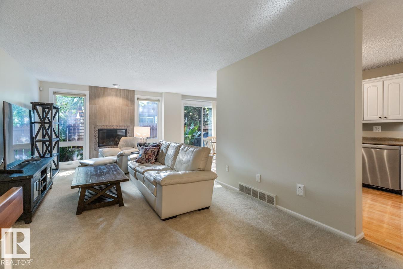 90 HEARTHSTONE NW
