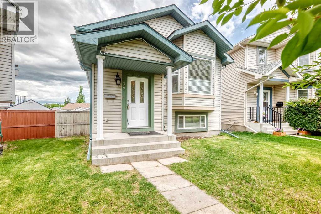 137 Erin Meadow Bay SE