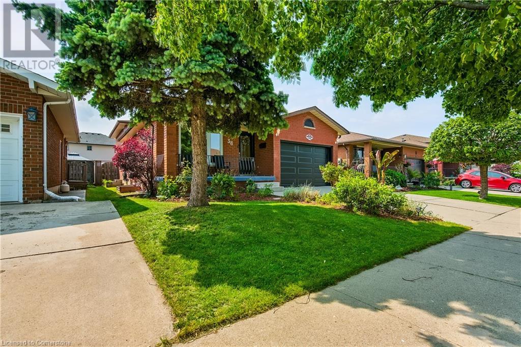 38 PINEWOODS Drive
