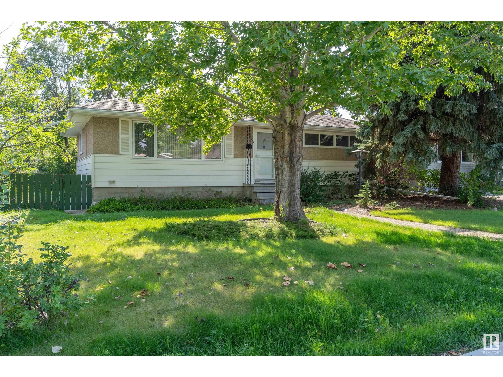 14519 86 AV NW