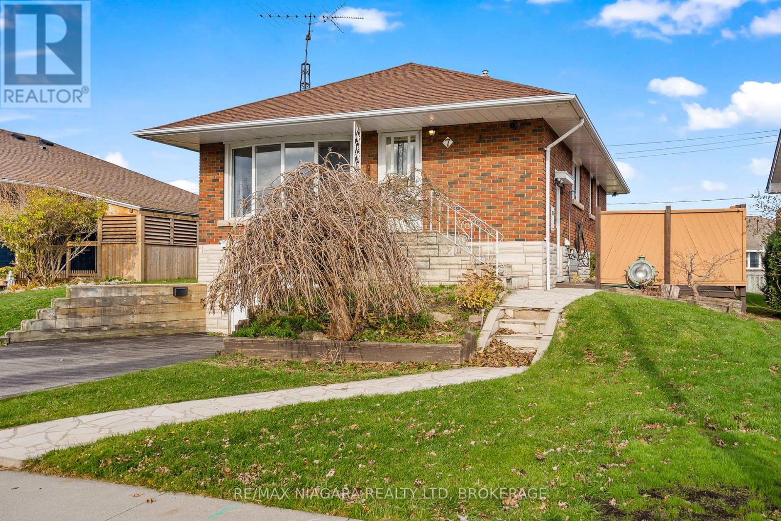 7 SOUTH CRESCENT