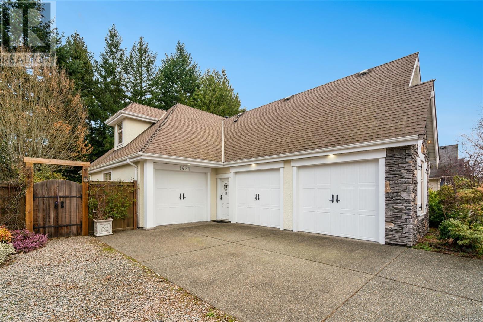 1651 Stone Lake Dr