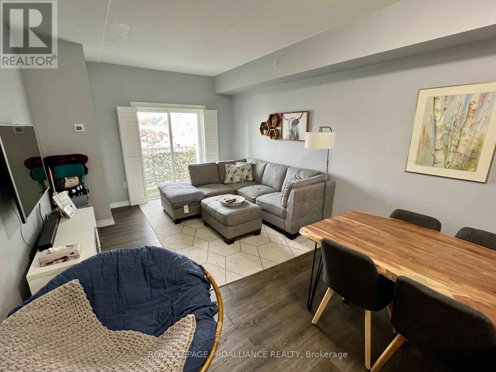 302 - 290 LIBERTY STREET N