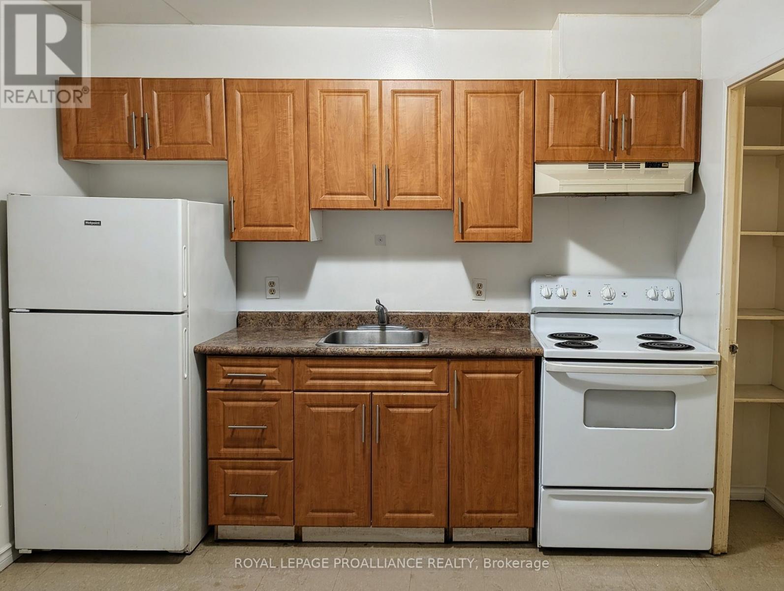 40 - 1837 LANSDOWNE STREET W