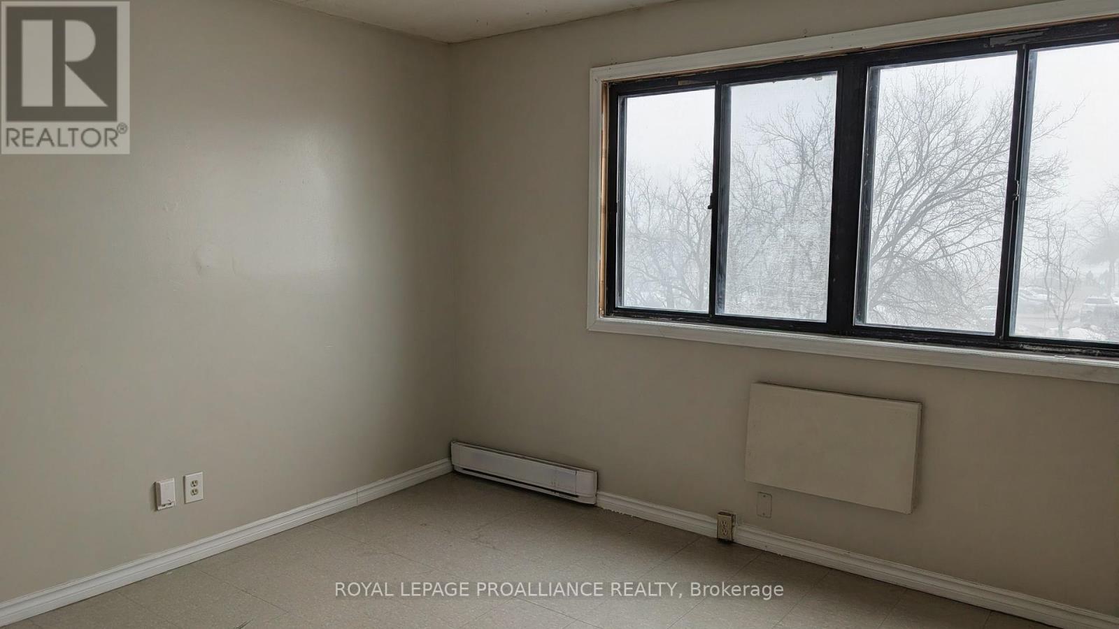 40 - 1837 LANSDOWNE STREET W