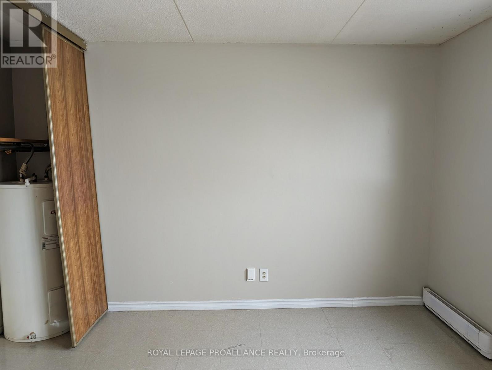 40 - 1837 LANSDOWNE STREET W