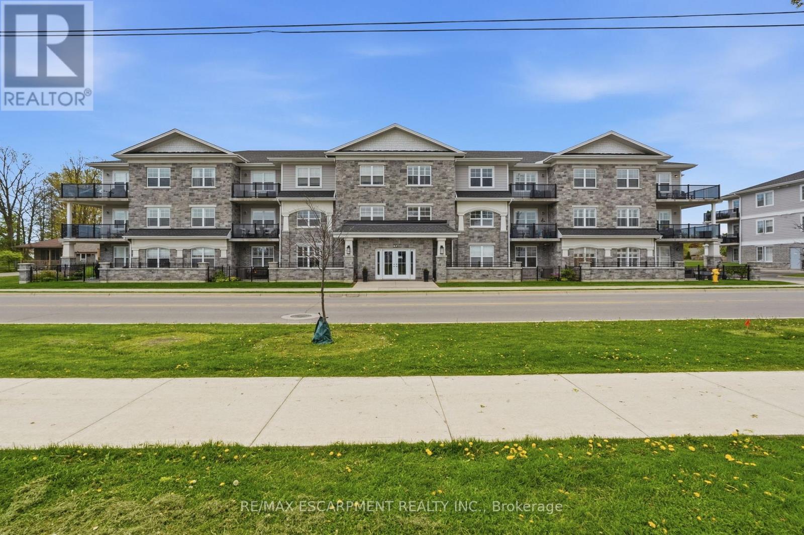 Photo 1 of 29 — 208 - 67 HADDINGTON STREET Unit 208, Haldimand, ON N3W2H2