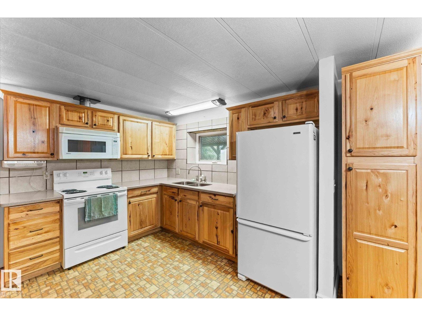 #412 & 411 53303 RGE ROAD 31