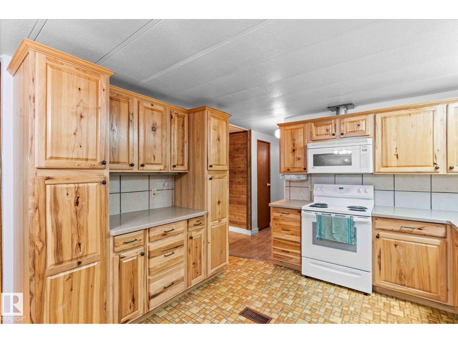 #412 & 411 53303 RGE ROAD 31