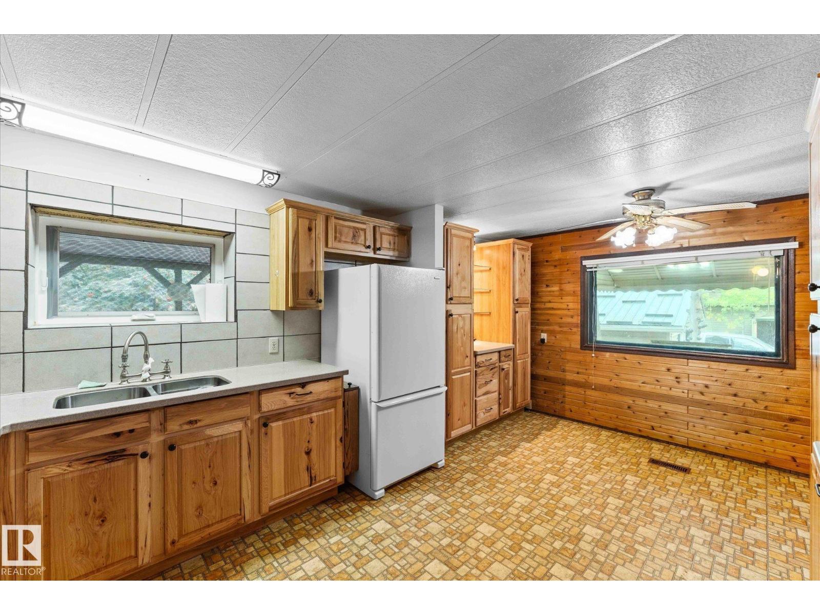 #412 & 411 53303 RGE ROAD 31