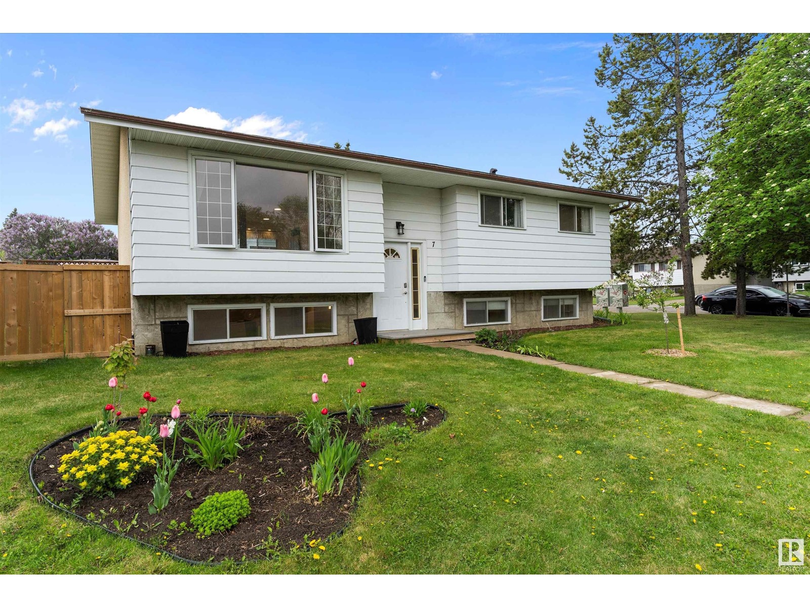 7 ROSEWOOD PL