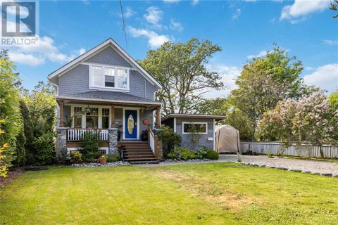 3840 Savannah Ave Saanich BC V8X1T5