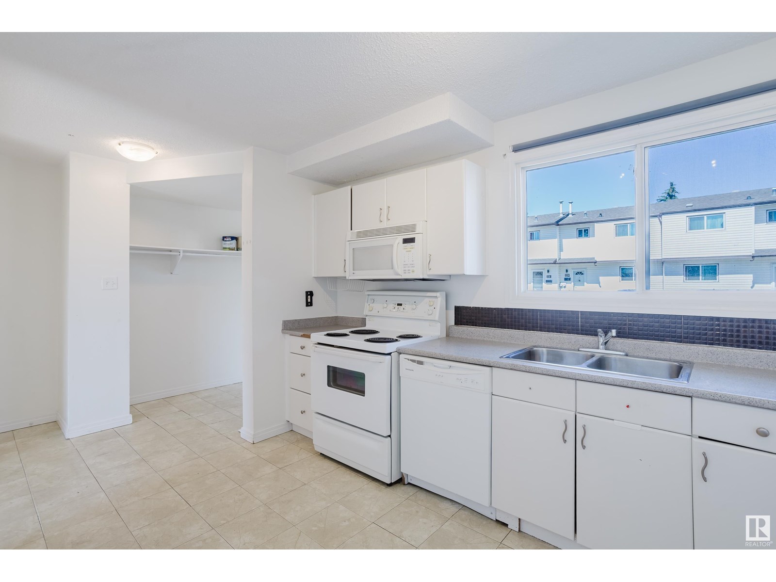 715 Clareview RD NW