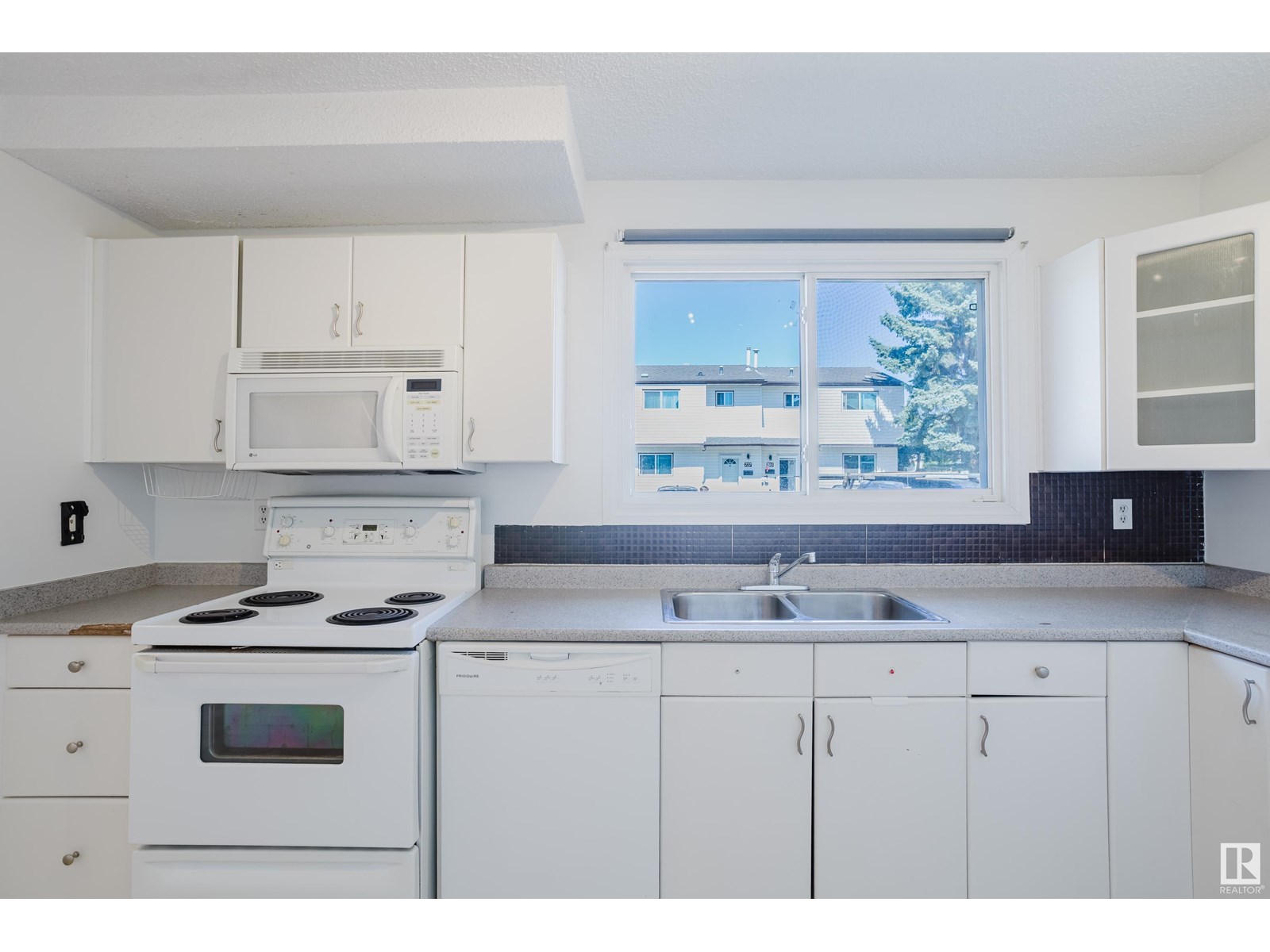 715 Clareview RD NW