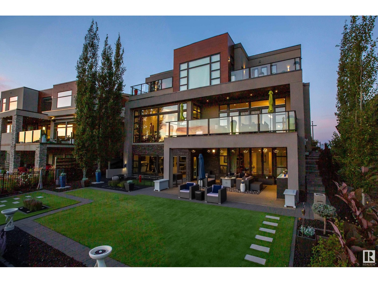 622 HOWATT DR SW