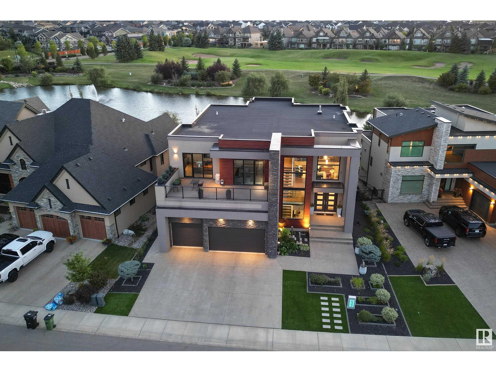 622 HOWATT DR SW