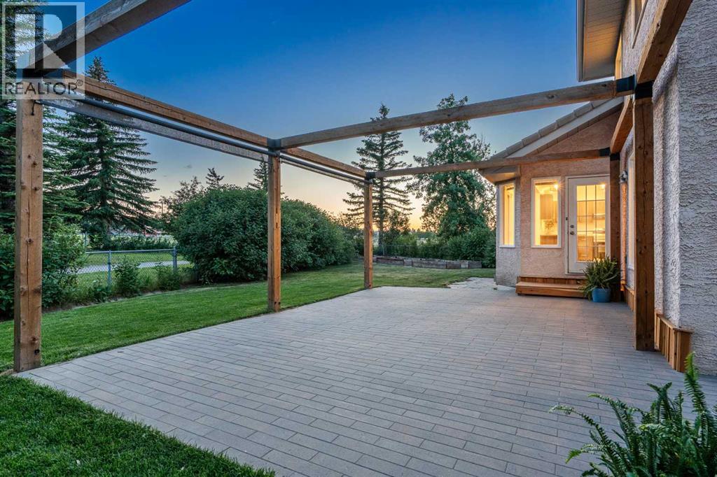 88 Sandringham Close NW