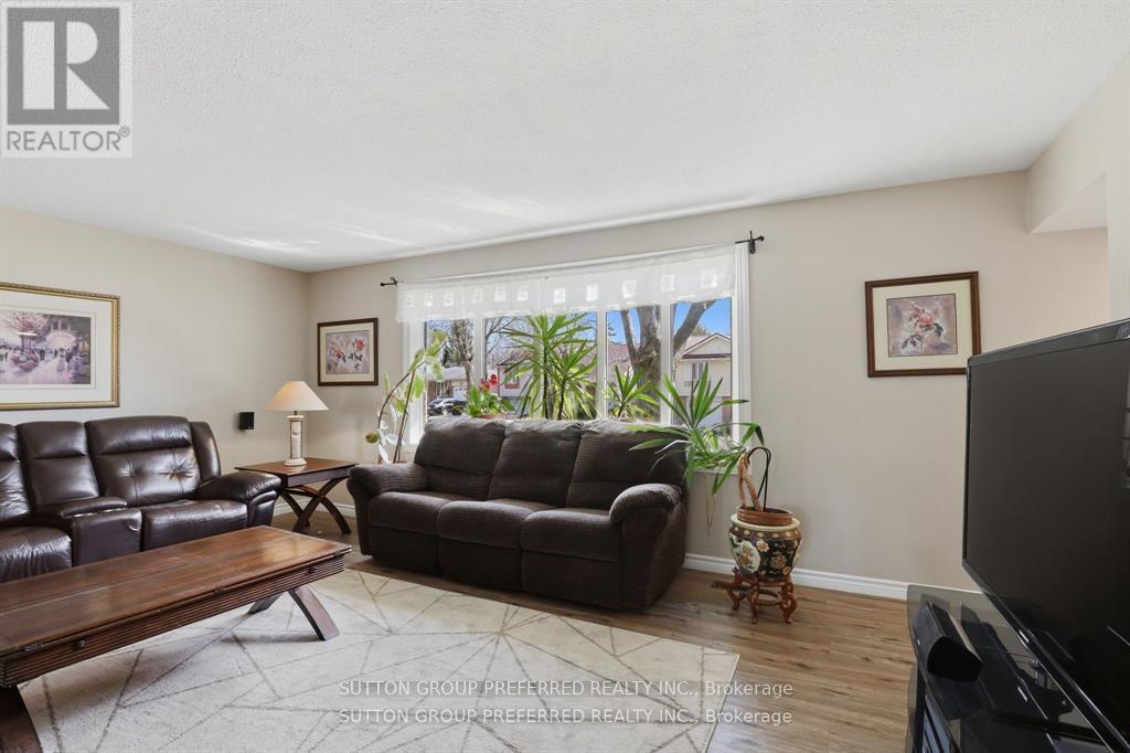 38 ALAYNE CRESCENT