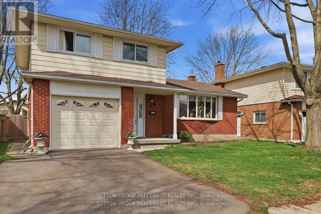 38 ALAYNE CRESCENT
