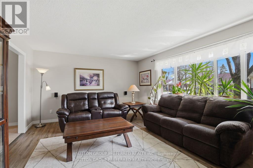 38 ALAYNE CRESCENT
