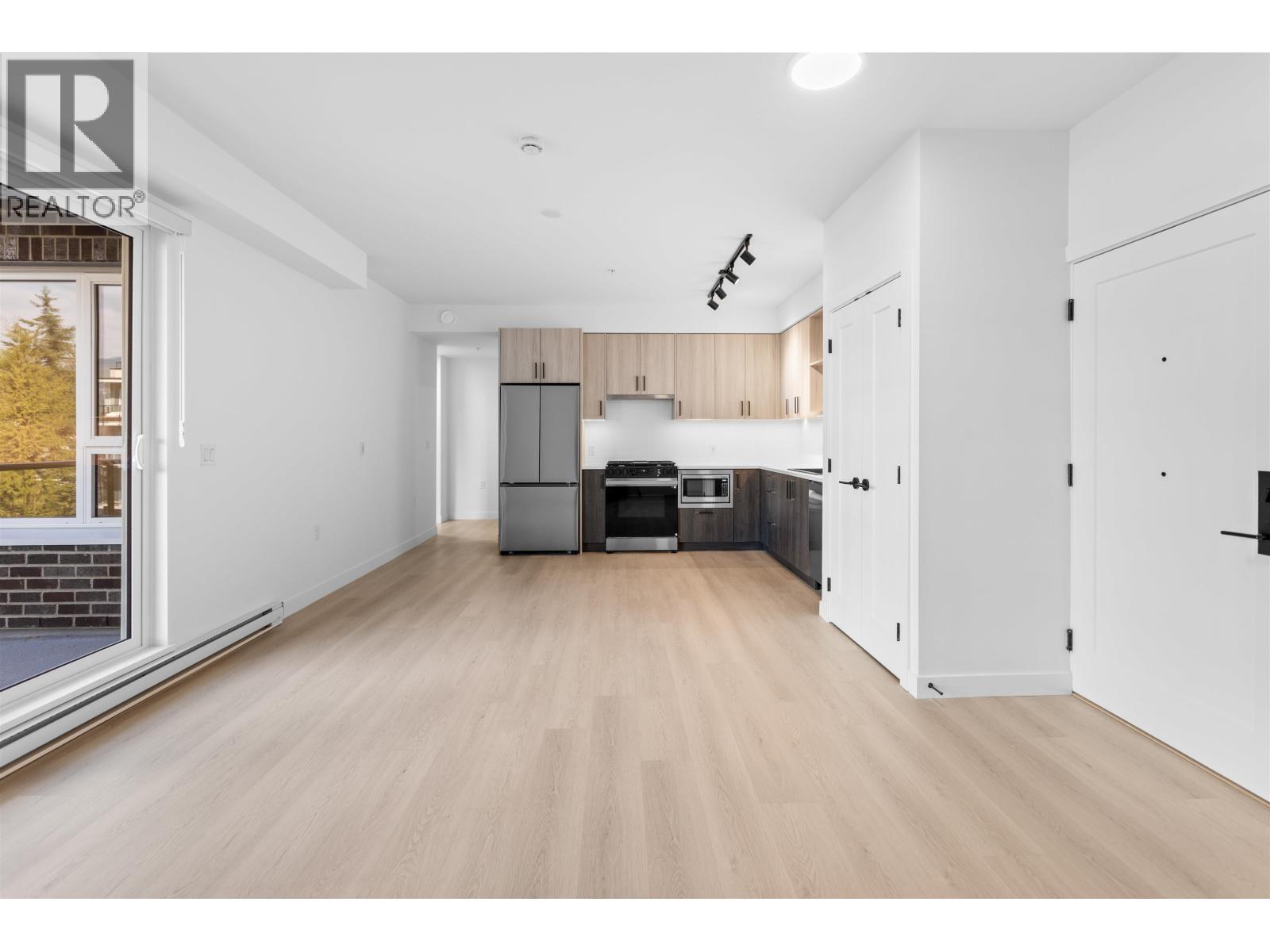 221 2002 ST. GEORGE STREET