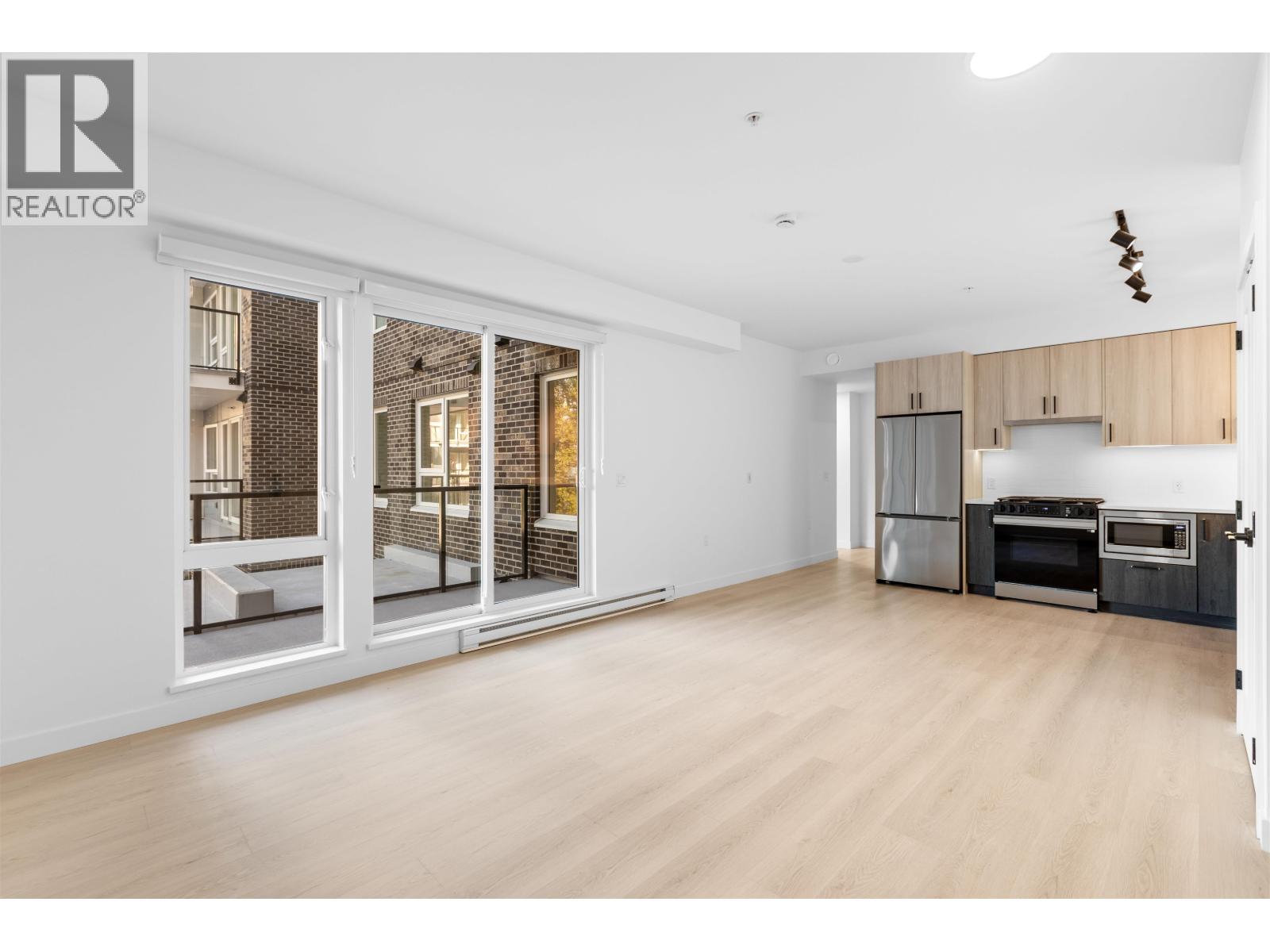 221 2002 ST. GEORGE STREET