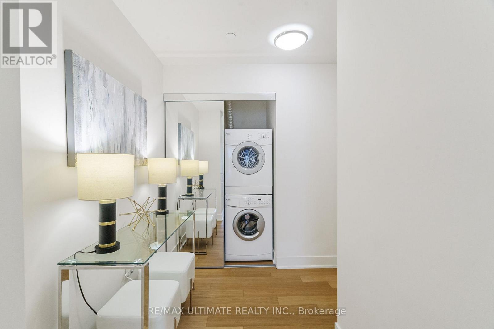 802 - 30 ROEHAMPTON AVENUE