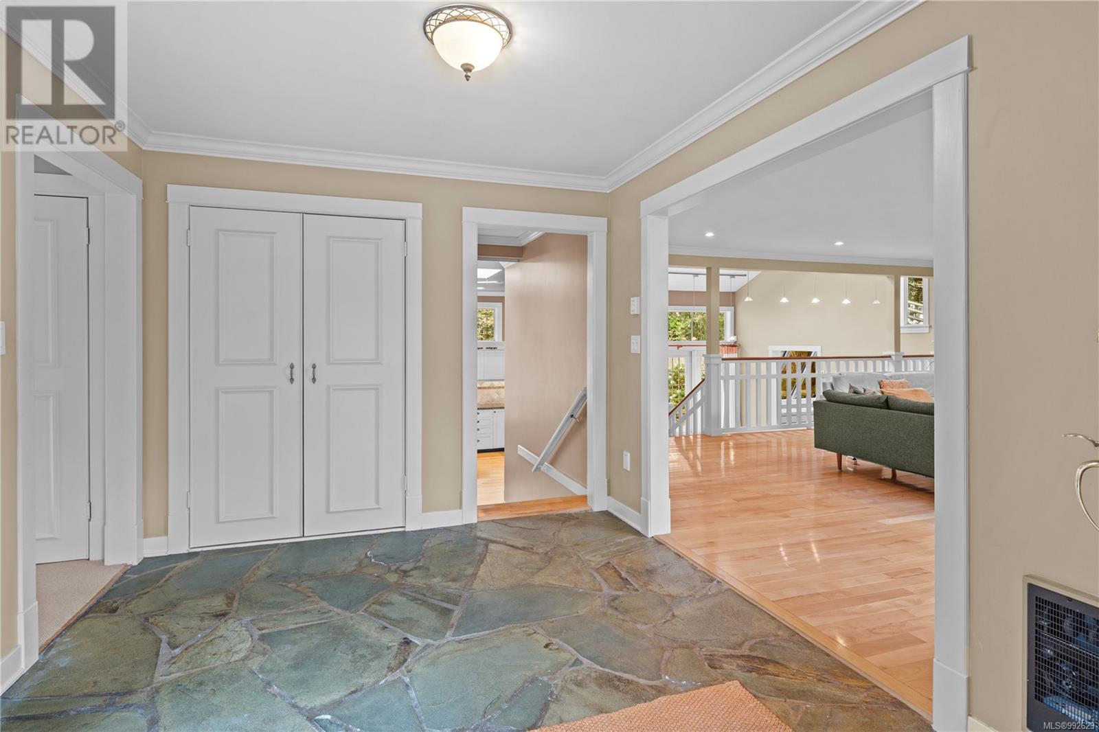 2801 Arbutus Rd