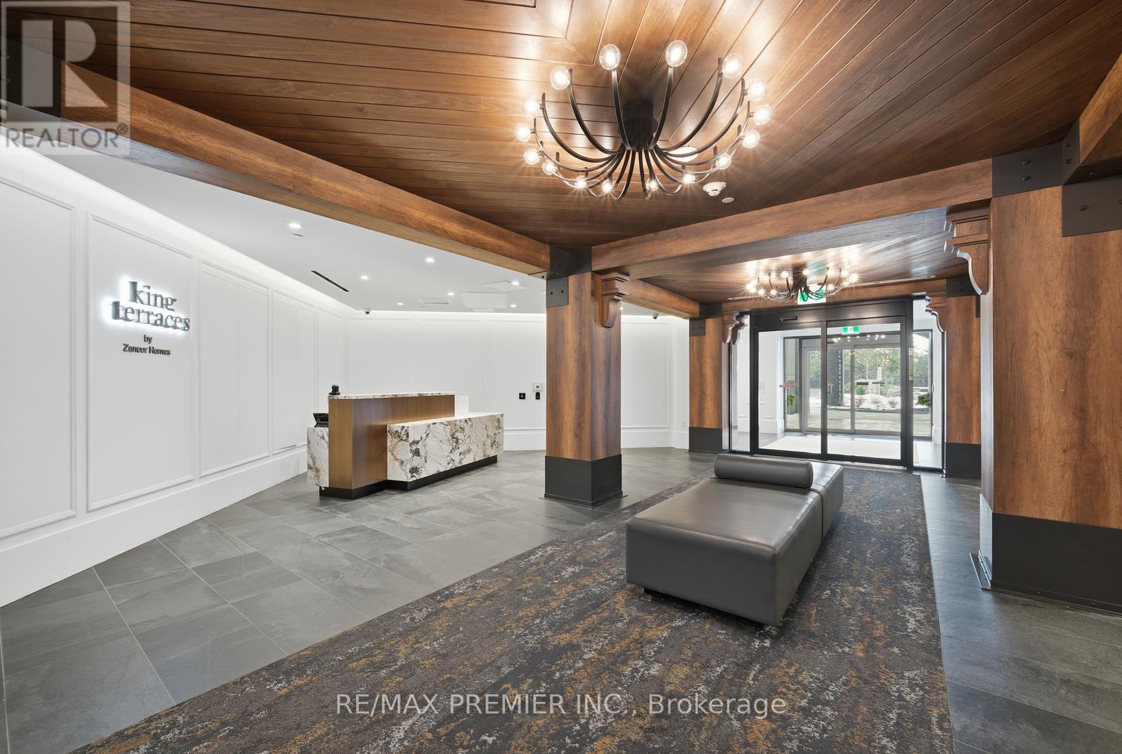 435 - 2075 KING ROAD