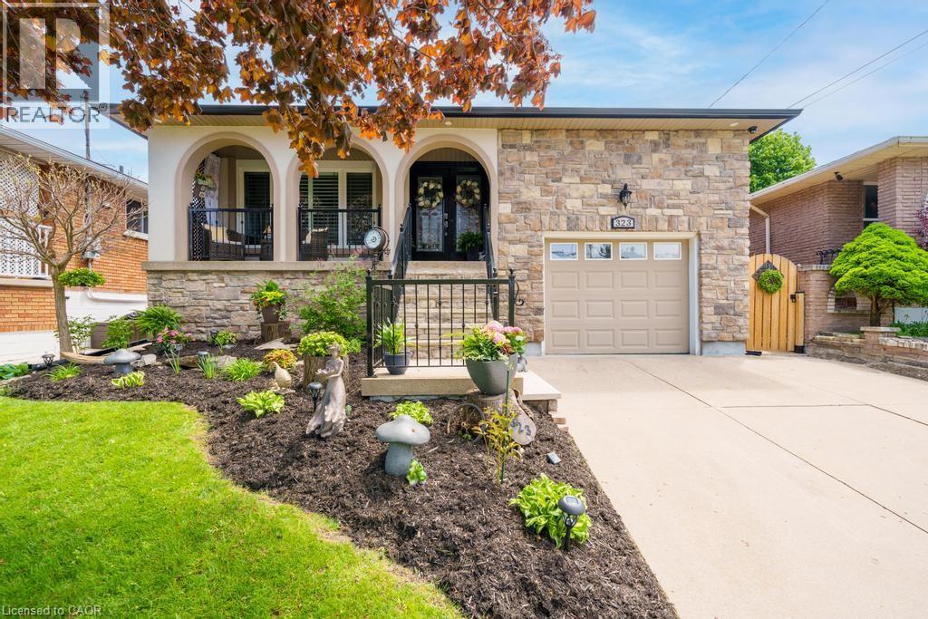 323 QUEEN VICTORIA Drive