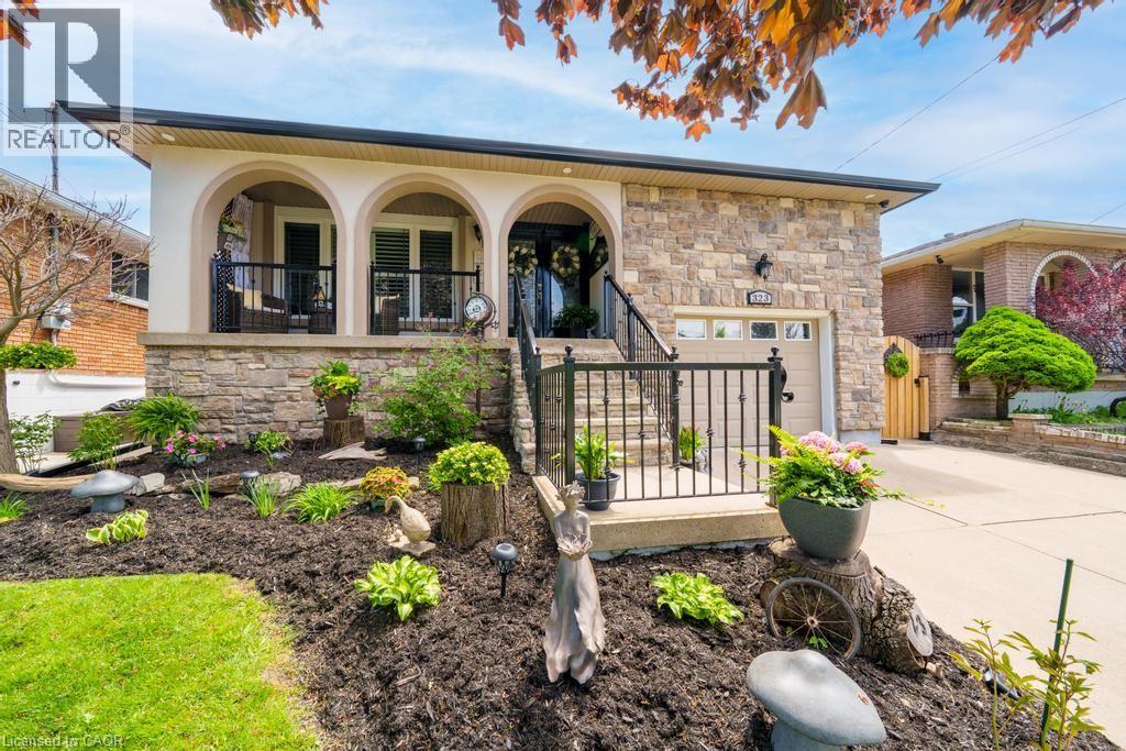 323 QUEEN VICTORIA Drive