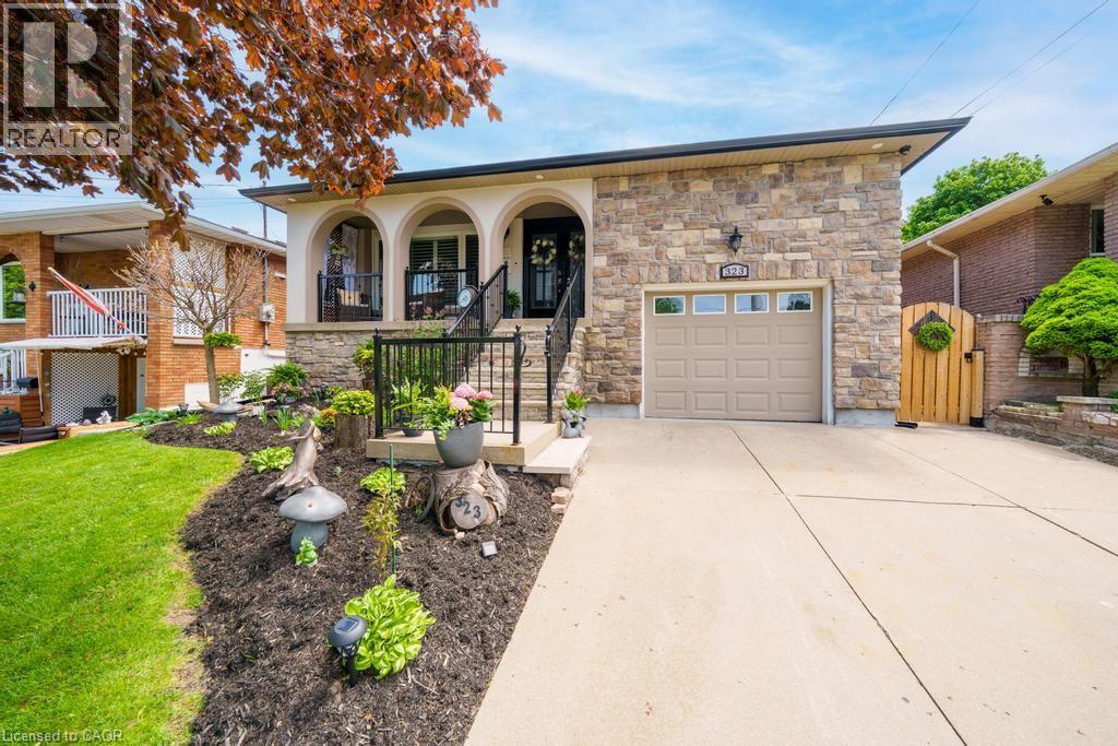 323 QUEEN VICTORIA Drive