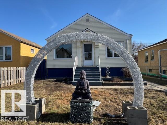 9221 110 AV NW