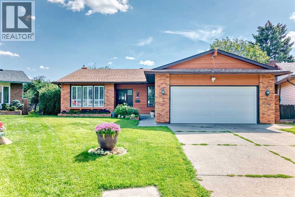 24 Templehill Bay NE