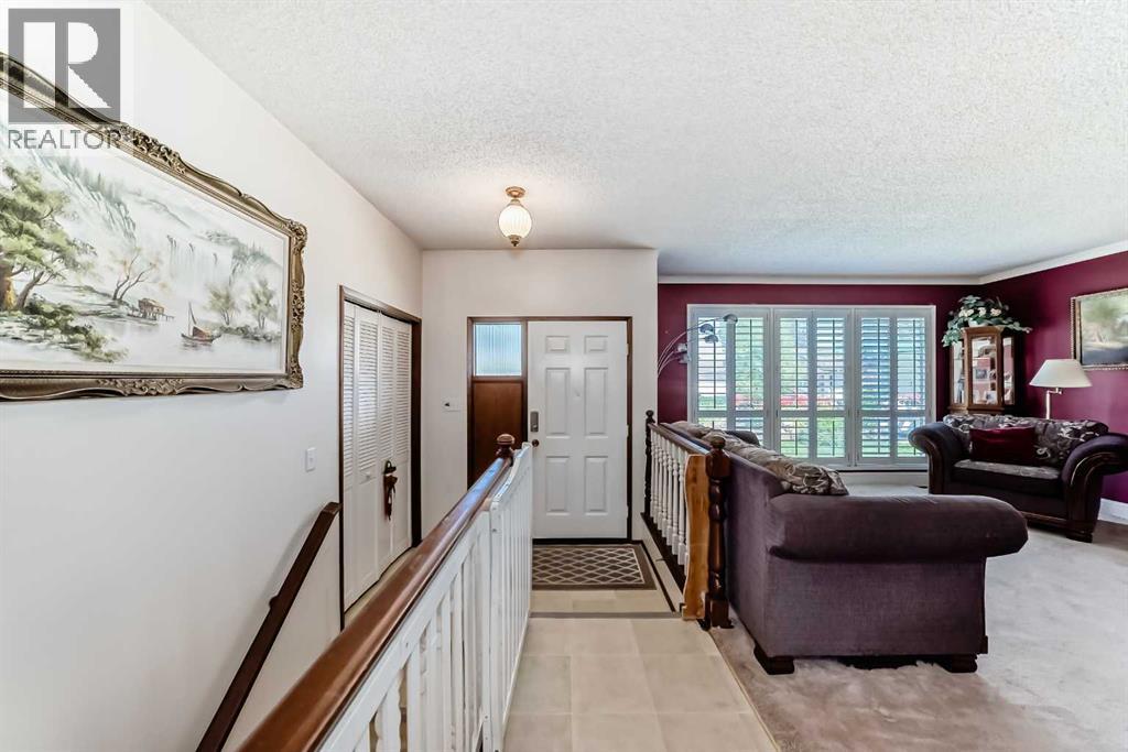 24 Templehill Bay NE