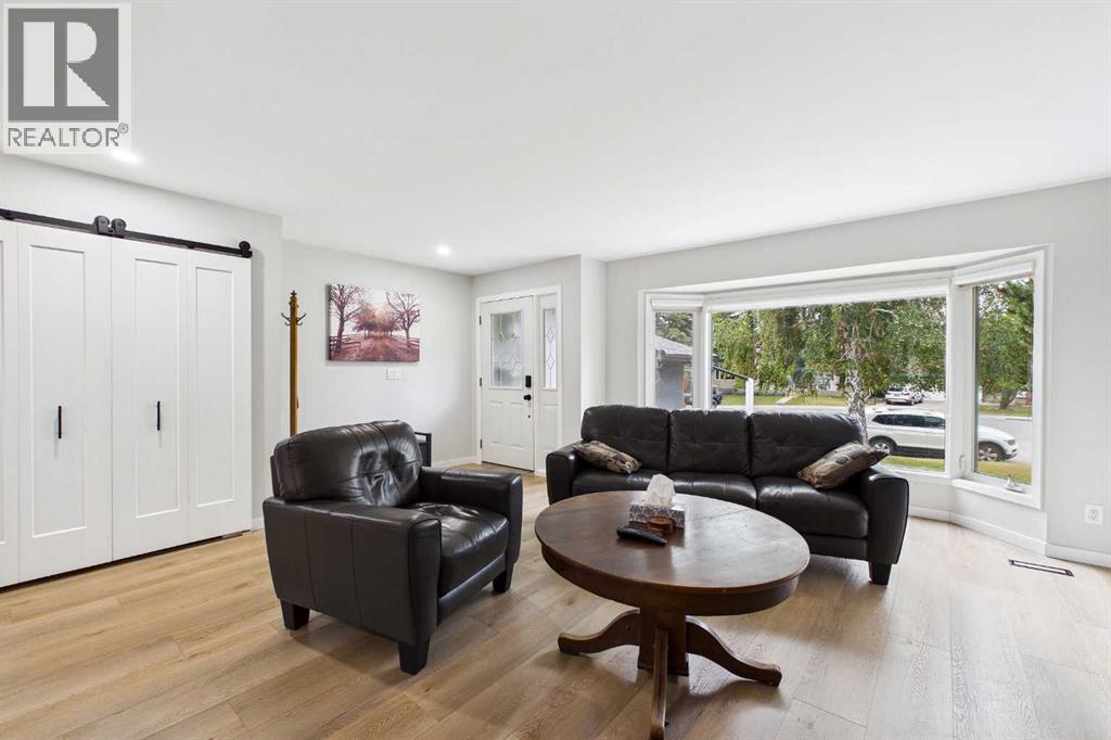 44 Woodbrook Place SW