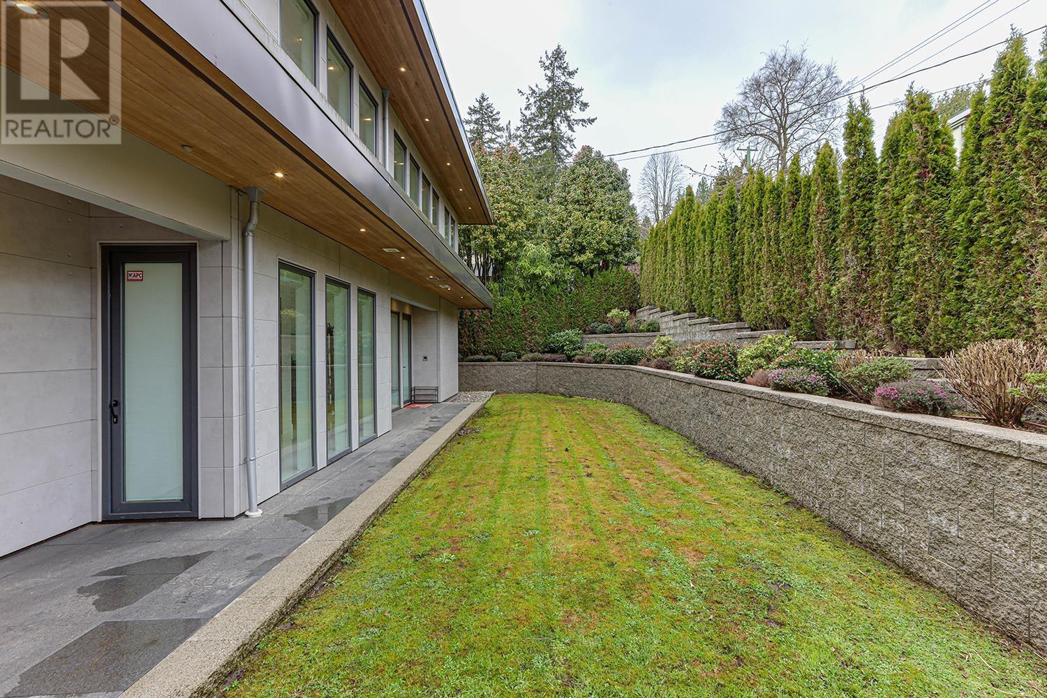 808 ESQUIMALT AVENUE