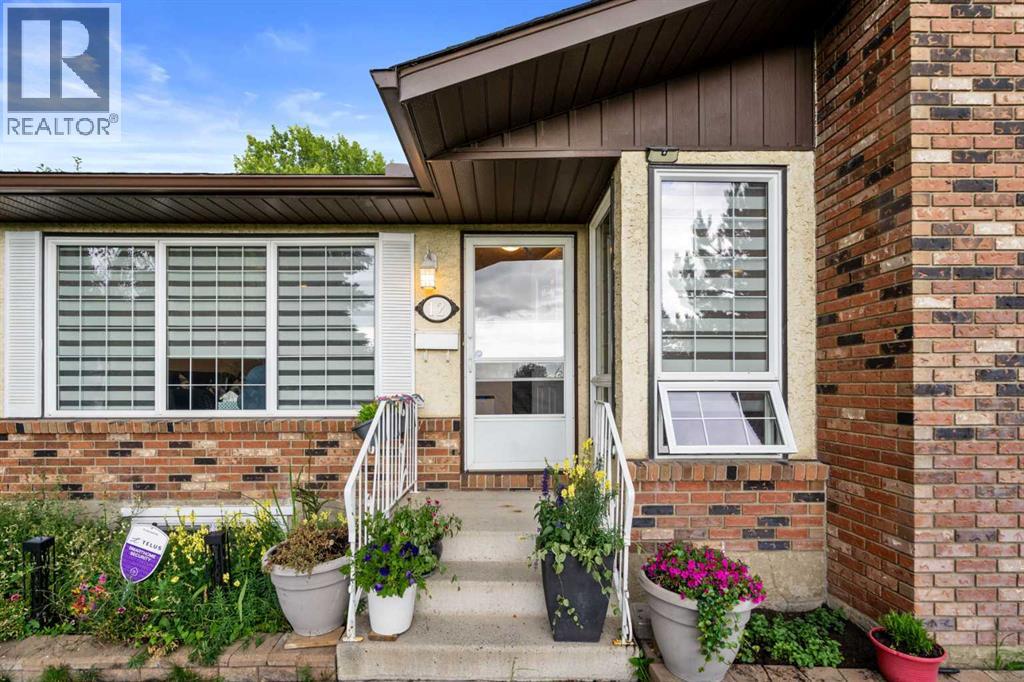 12 Whiteland Bay NE