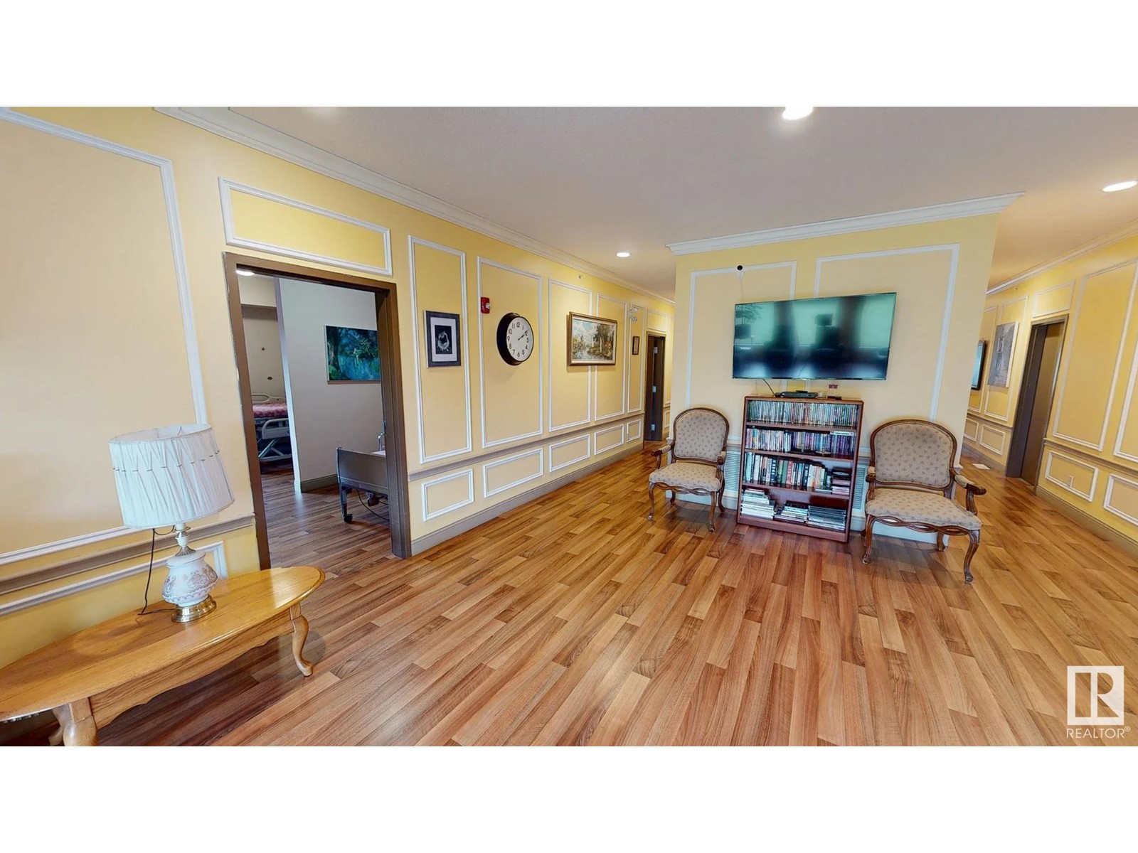 18435 18465 121 AV NW