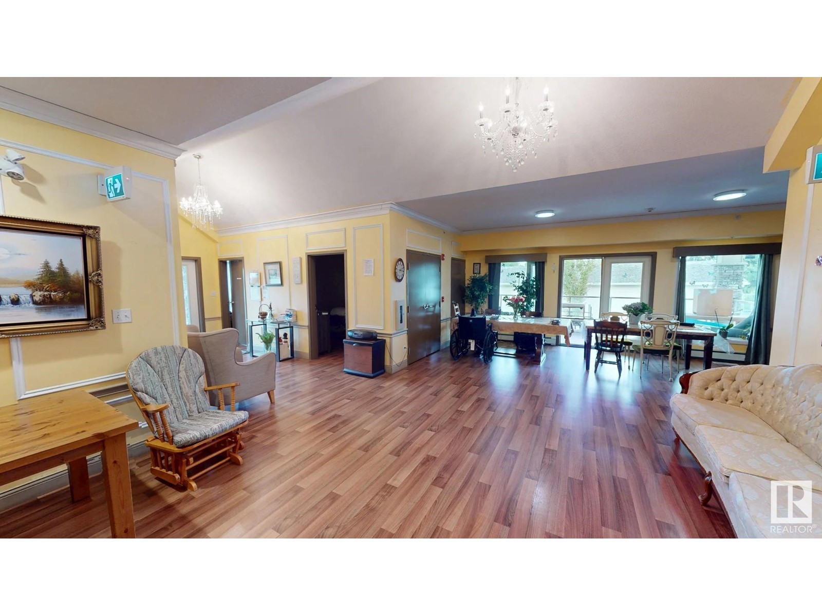 18435 18465 121 AV NW