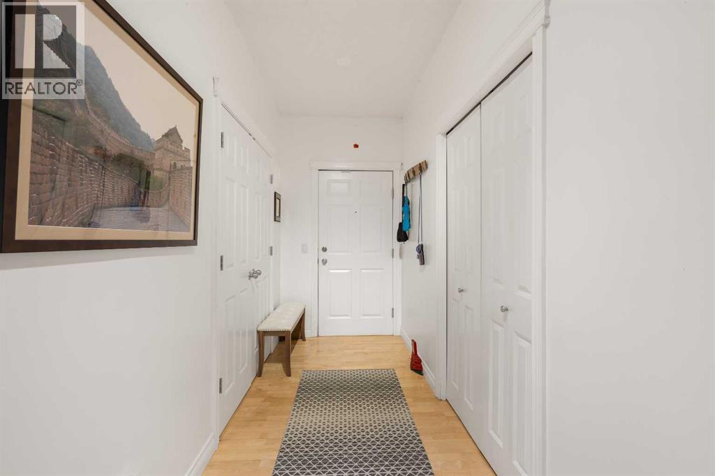 304, 8 Hemlock Crescent SW