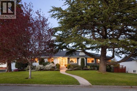 2700 Dorset Rd Oak Bay BC V8R3N1