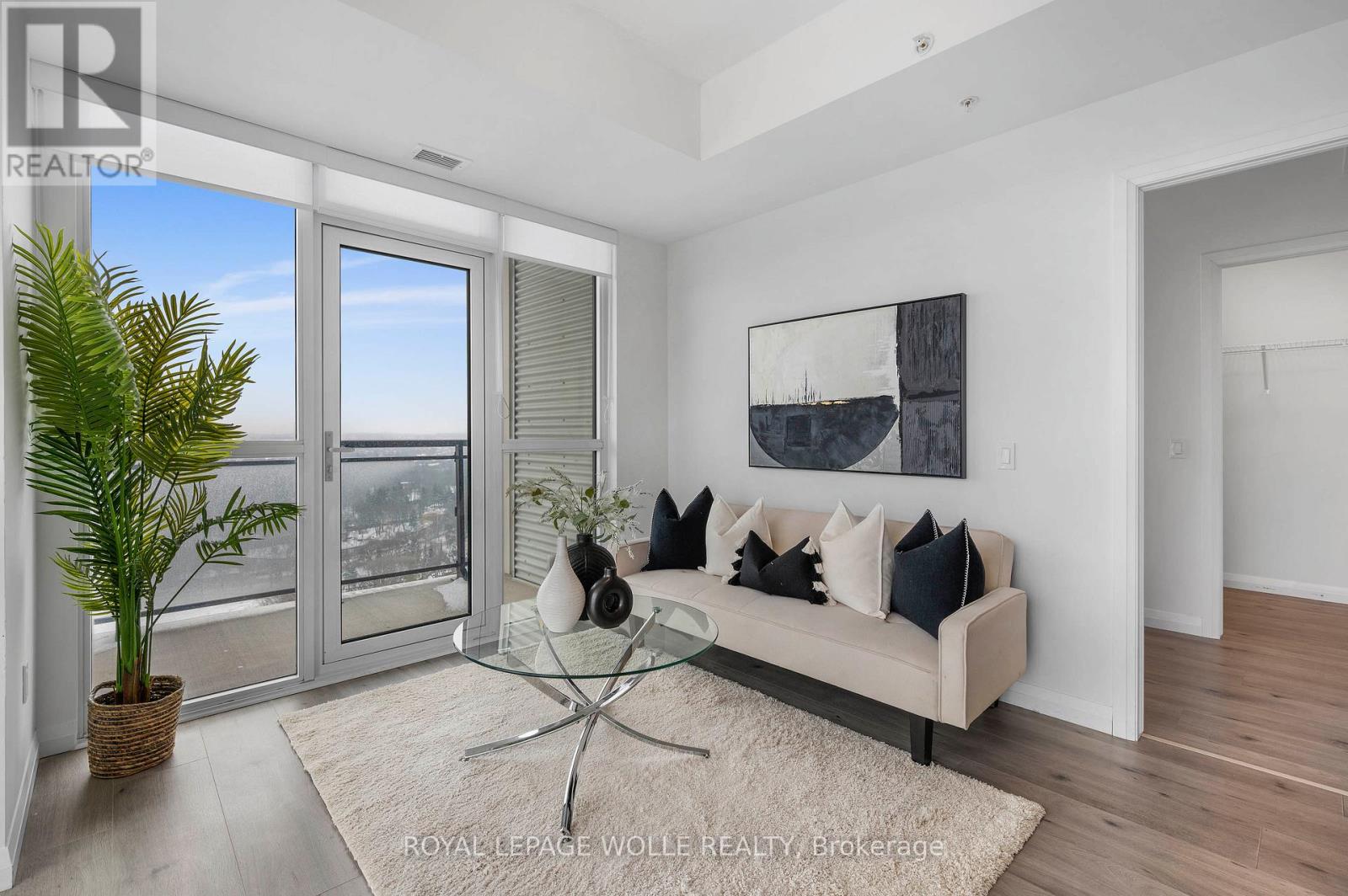 2405 - 60 CHARLES STREET W