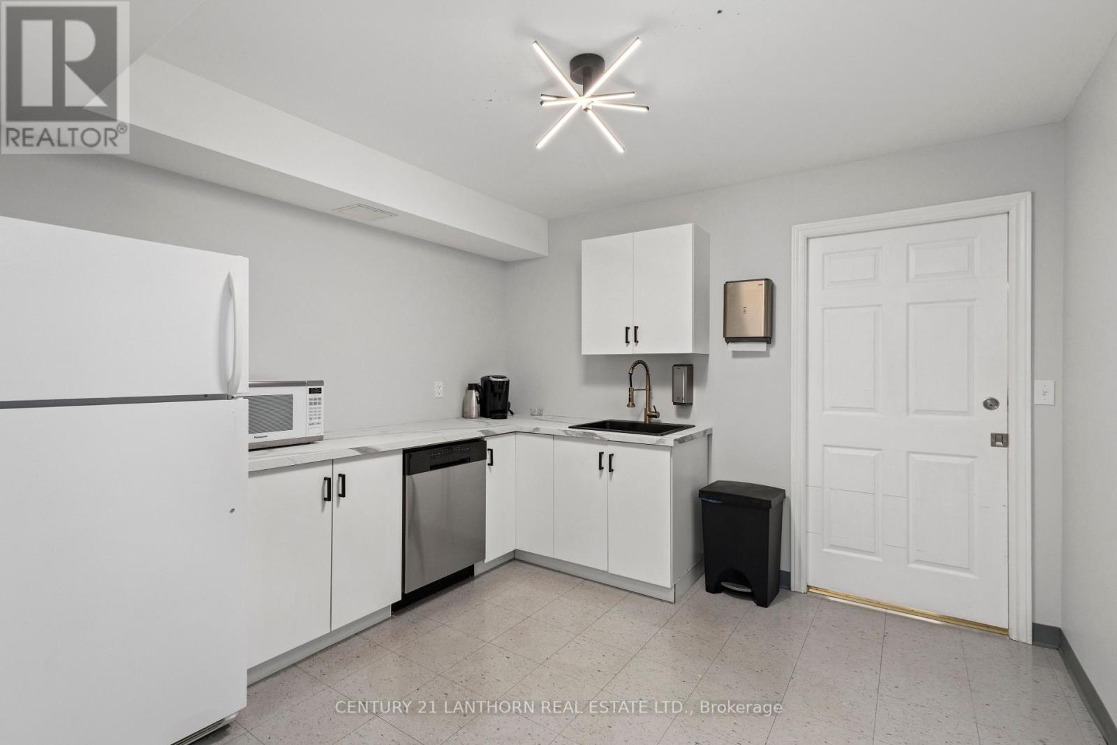 207 - 35 BRIDGE STREET