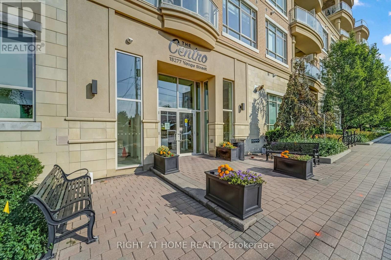 704A - 15277 YONGE STREET