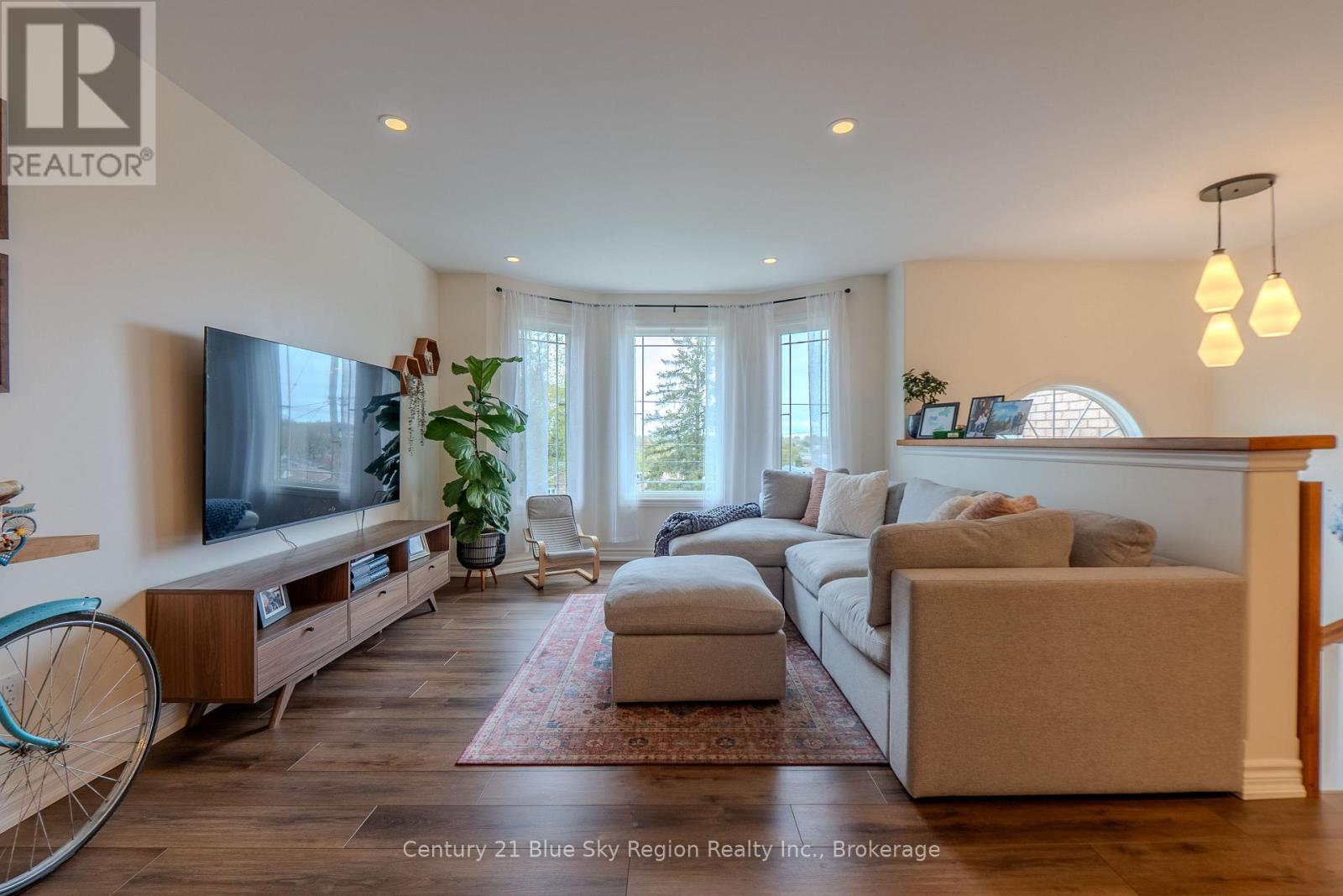 65 BELLEVIEW CRESCENT