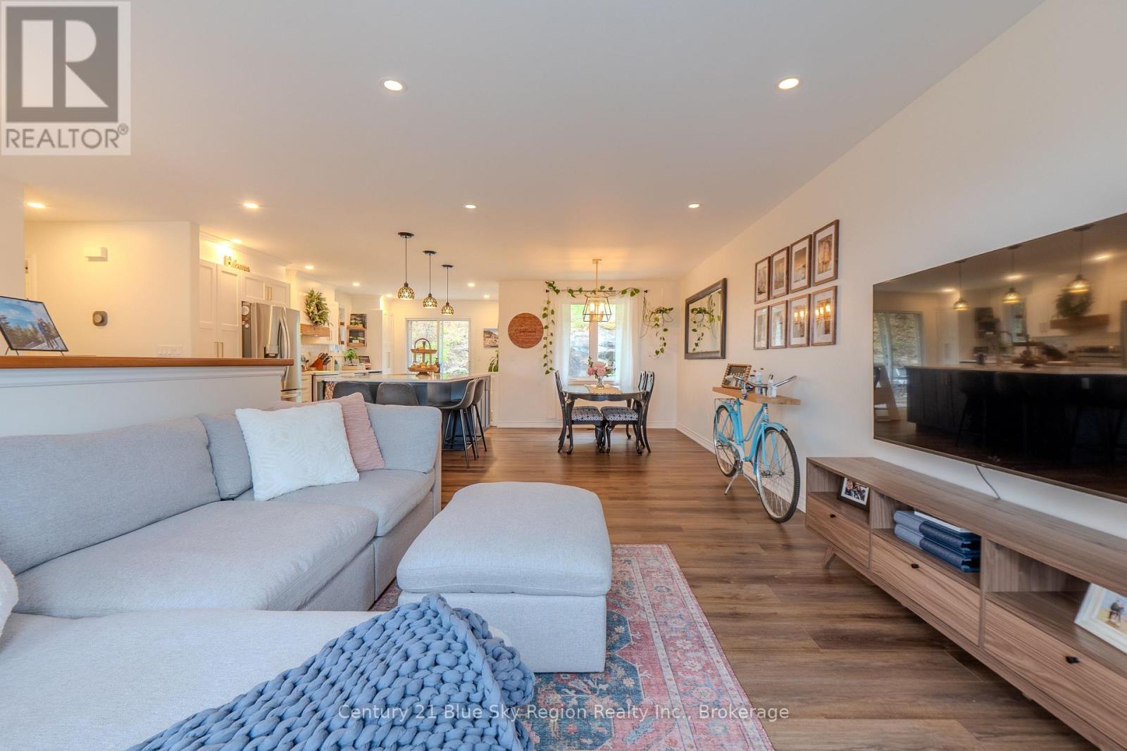 65 BELLEVIEW CRESCENT