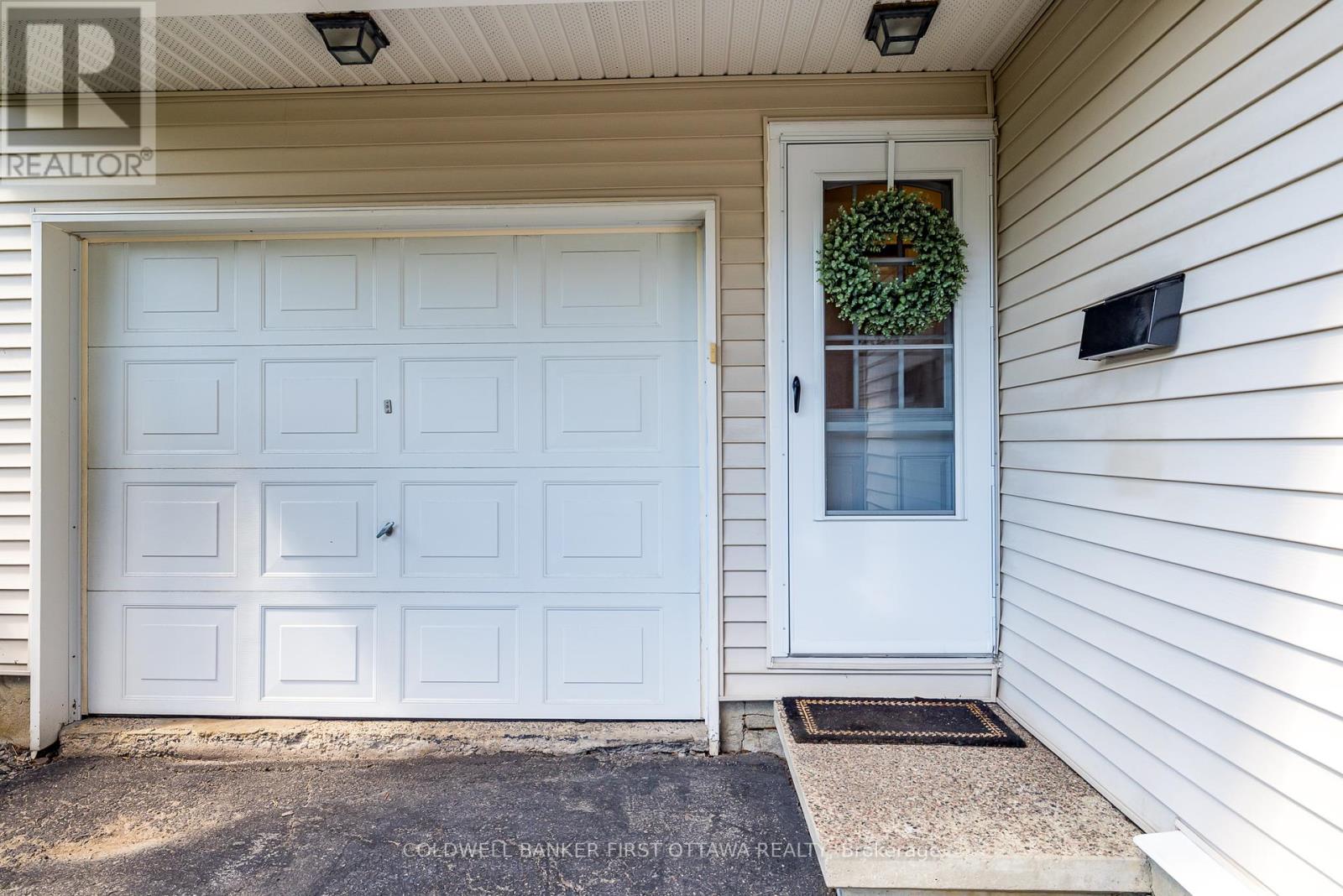 48 DOWNSVIEW CRESCENT