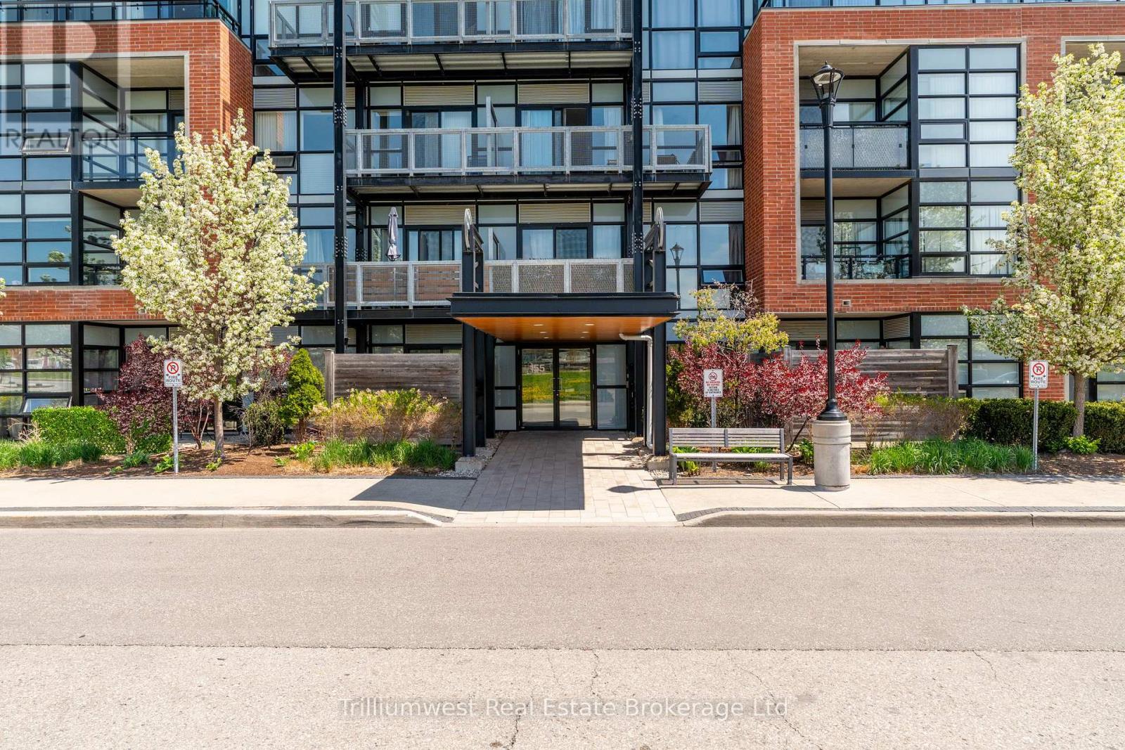 412 - 155 ST LEGER STREET